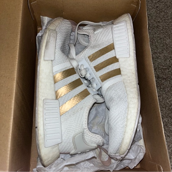 Wmns Adidas NMD R1 - Picture 2 of 5